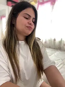 Snapshot of melanny10 chatting on March 21, 2025, 8:39 am melanny10 online show from March 21, 2025, 8:39 am