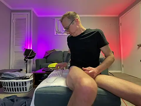 mouser21212 online show from February 6, 2025, 12:11 am