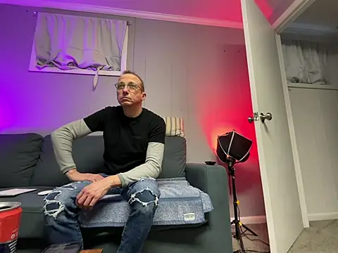 mouser21212 online show from March 5, 2025, 7:06 pm