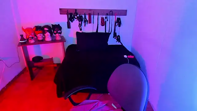 LucyStrike  online show from January 13, 2026, 11:32 pm