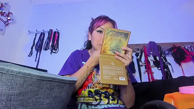 Snapshot of LucyStrike_ chatting on February 5, 2026, 11:20 pm LucyStrike online show from February 5, 2026, 11:20 pm