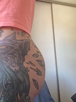 Luccreccia  online show from October 11, 2025, 12:15 pm