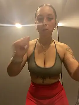 Luccreccia  online show from December 19, 2025, 2:46 pm