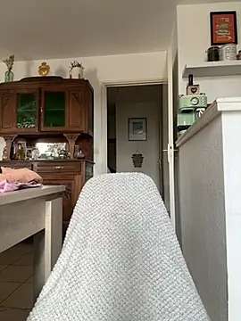 Luccreccia  online show from March 26, 2026, 9:37 am