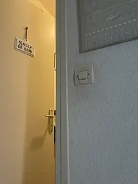 Luccreccia  online show from April 9, 2026, 9:26 am