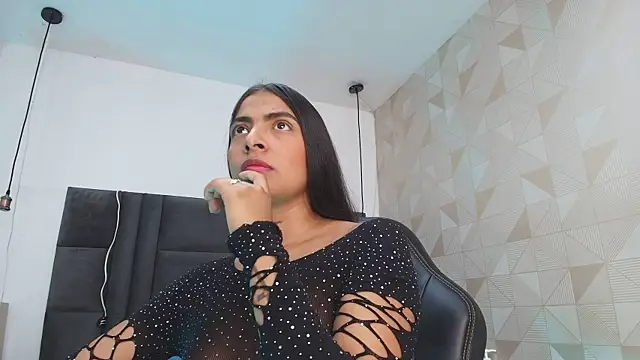 hot dione online show from October 2, 2025, 7:10 pm