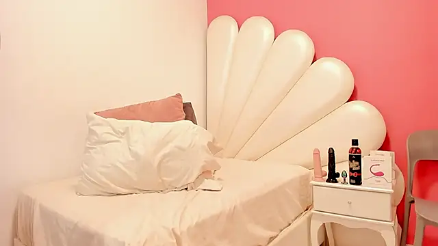 Snapshot of Vicky_Freedom chatting on February 19, 2025, 2:55 pm Vicky Freedom online show from February 19, 2025, 2:55 pm