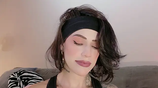 Hannah Borbon online show from April 16, 2026, 2:45 am