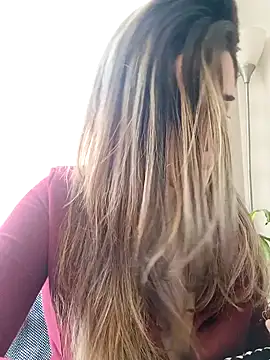 maliciaworld online show from February 4, 2025, 8:06 pm