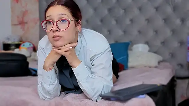 Snapshot of ValeryRossell chatting on November 19, 2025, 7:36 pm ValeryRossell online show from November 19, 2025, 7:36 pm