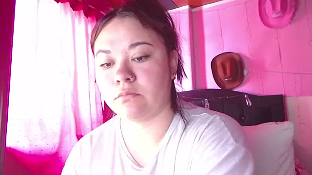 NikkiRous  online show from February 5, 2026, 4:44 pm