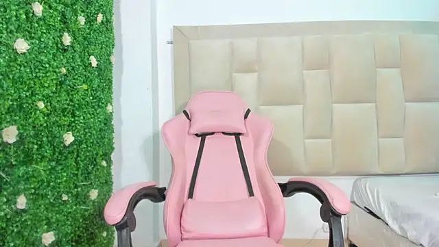 Milk anastasia online show from March 7, 2025, 2:56 pm