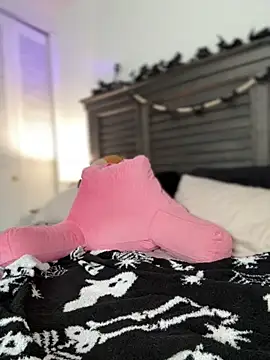 BrattyBae xo online show from October 22, 2025, 7:35 pm