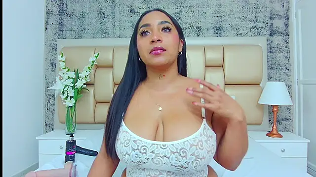 Snapshot of KateVenegas chatting on February 8, 2025, 11:45 pm KateVenegas online show from February 8, 2025, 11:45 pm