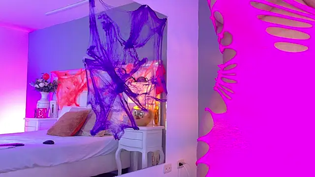 Snapshot of KateVenegas chatting on October 24, 2025, 8:16 pm KateVenegas online show from October 24, 2025, 8:16 pm