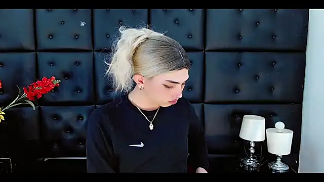 Daniela Pink  online show from February 17, 2026, 7:09 pm