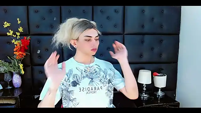 Daniela Pink  online show from February 27, 2026, 7:25 pm