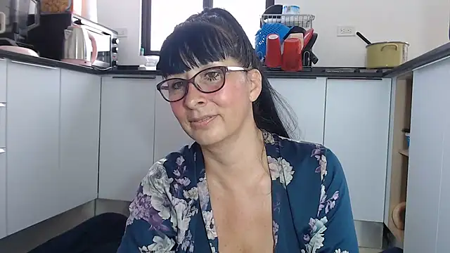 HellenLatin online show from May 31, 2026, 6:42 pm