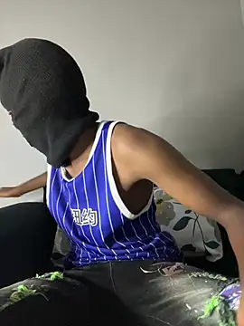 Gifttheskimaskboy online show from March 28, 2026, 10:20 pm