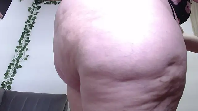 Zoe Curvy online show from February 25, 2025, 2:22 pm