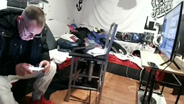 Snapshot of lukasdie chatting on May 17, 2026, 12:52 am lukasdie online show from May 17, 2026, 12:52 am