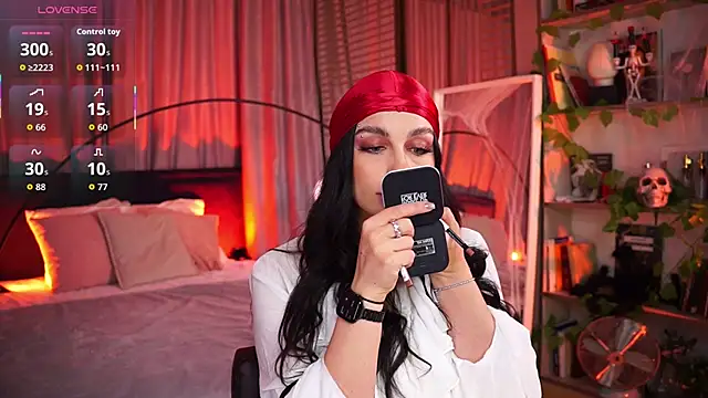 LunaNight online show from November 1, 2025, 8:33 pm