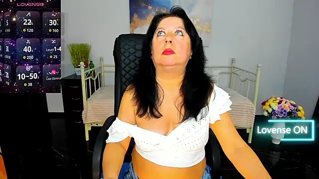 Julia Dean online show from May 15, 2026, 11:50 am
