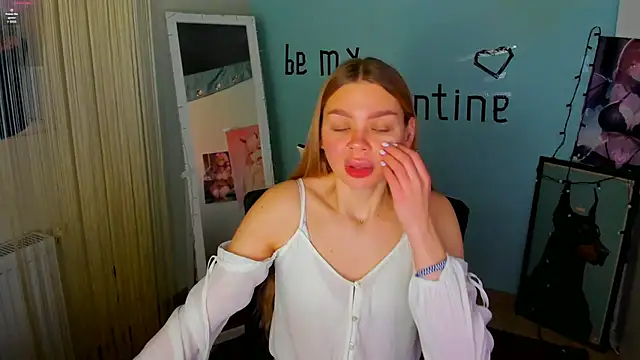 Molly sweetie online show from February 10, 2025, 7:04 am