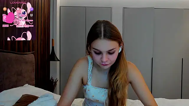 Molly sweetie online show from October 30, 2025, 7:10 am