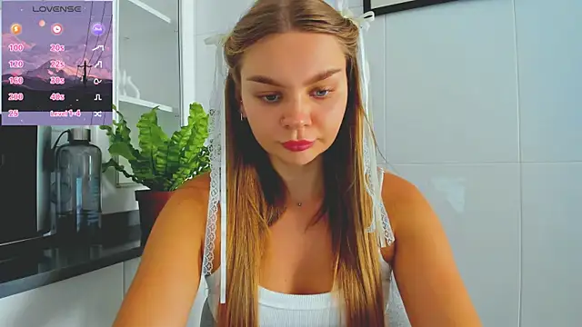 Snapshot of Molly_sweetie chatting on July 3, 2026, 3:07 pm Molly sweetie online show from July 3, 2026, 3:07 pm
