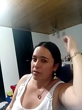 Snapshot of MagicStephany_ chatting on February 5, 2026, 1:43 am MagicStephany online show from February 5, 2026, 1:43 am