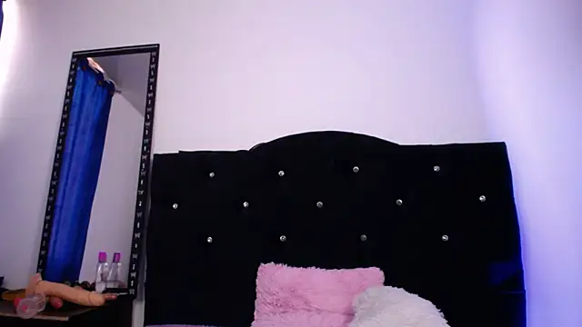 sweet skylove  online show from February 12, 2026, 9:10 pm