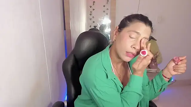 Snapshot of hellensexy chatting on January 25, 2025, 8:42 pm hellensexy online show from January 25, 2025, 8:42 pm