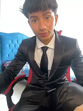 Leonarrrd 01 online show from November 7, 2025, 6:19 pm