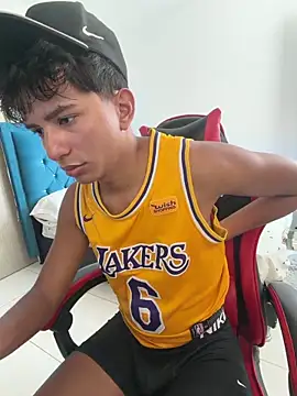 Leonarrrd 01 online show from March 3, 2026, 7:31 pm