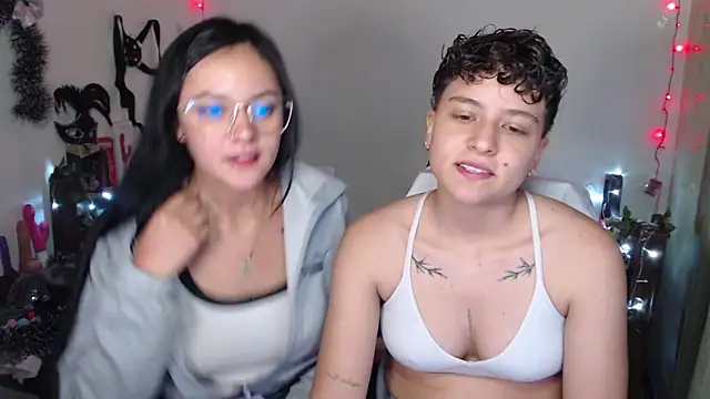 Snapshot of Antonella_Cruz02 chatting on December 19, 2024, 1:39 am Antonella Cruz02 online show from December 19, 2024, 1:39 am