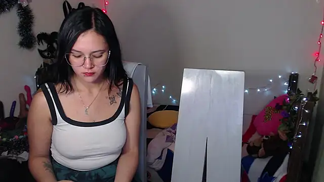 Snapshot of Antonella_Cruz02 chatting on December 19, 2024, 4:45 am Antonella Cruz02 online show from December 19, 2024, 4:45 am