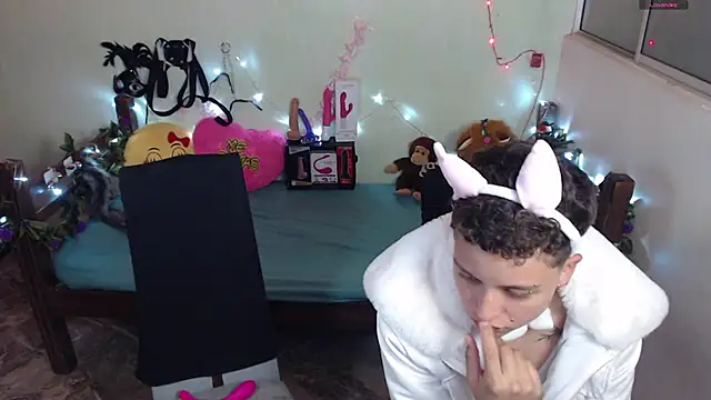 Snapshot of Antonella_Cruz02 chatting on February 12, 2025, 2:45 am Antonella Cruz02 online show from February 12, 2025, 2:45 am