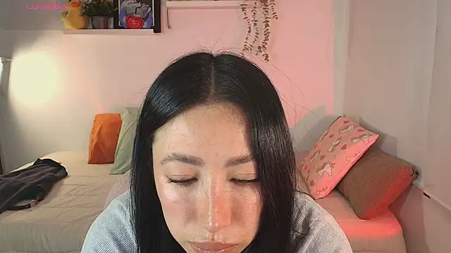 lilyy evanss online show from March 31, 2026, 10:43 pm