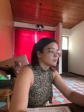 CamilaSofiia online show from March 4, 2026, 8:37 pm