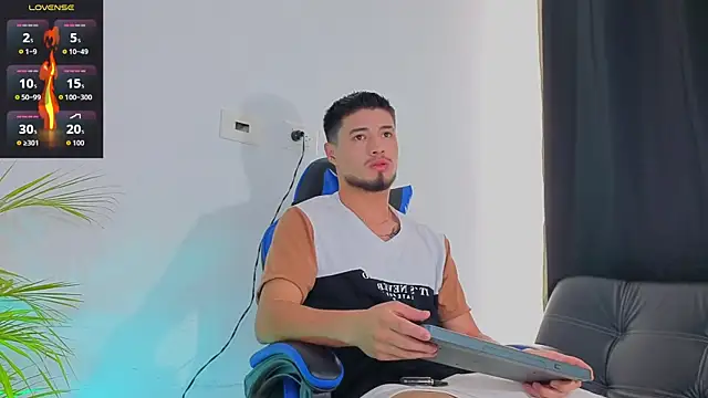 EdwardRoss  online show from November 6, 2025, 7:37 pm