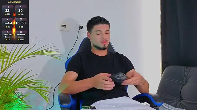 EdwardRoss  online show from November 10, 2025, 7:46 pm