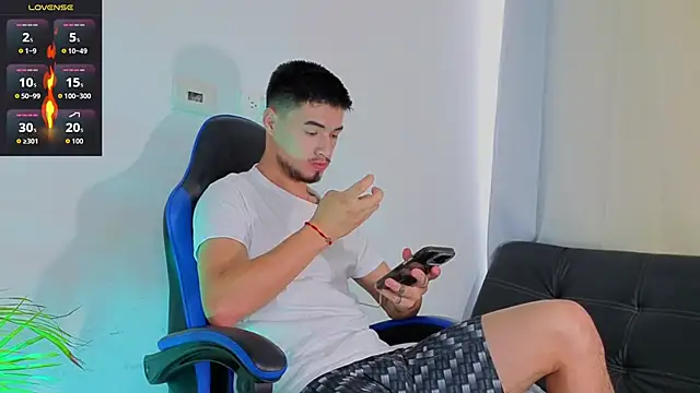 EdwardRoss  online show from February 3, 2026, 10:26 pm