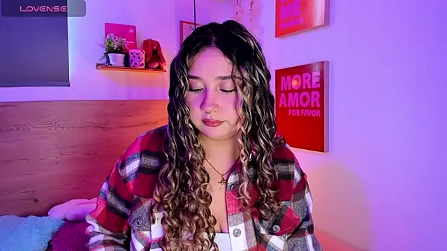 Cherryyquen online show from April 14, 2026, 8:26 pm