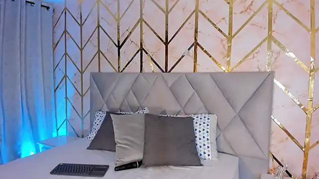 Arianabromw online show from December 19, 2024, 7:07 pm