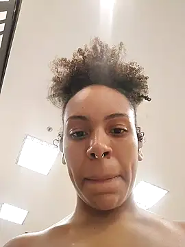 Julia Pretinha online show from October 10, 2025, 2:27 pm