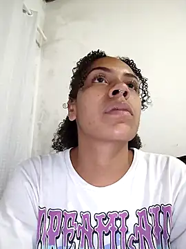 Julia Pretinha online show from April 6, 2026, 12:41 am