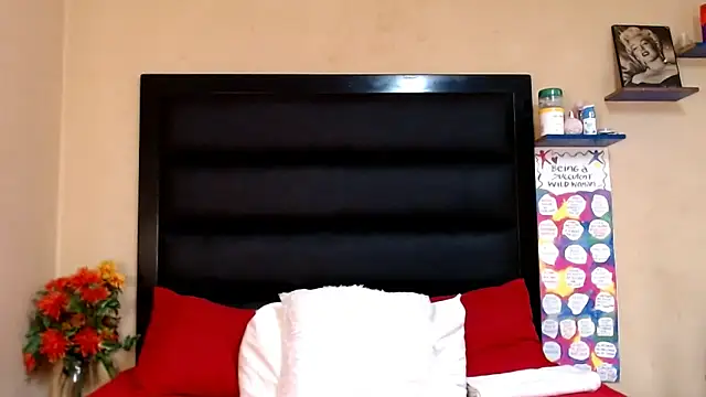 Snapshot of LongPussyLipsxx chatting on March 17, 2025, 6:07 am LongPussyLipsxx online show from March 17, 2025, 6:07 am