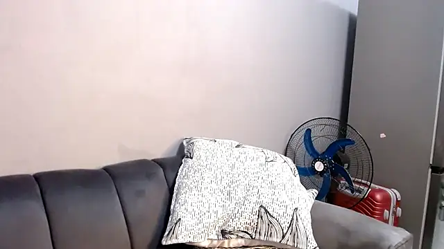 Snapshot of LongPussyLipsxx chatting on October 12, 2025, 8:52 pm LongPussyLipsxx online show from October 12, 2025, 8:52 pm