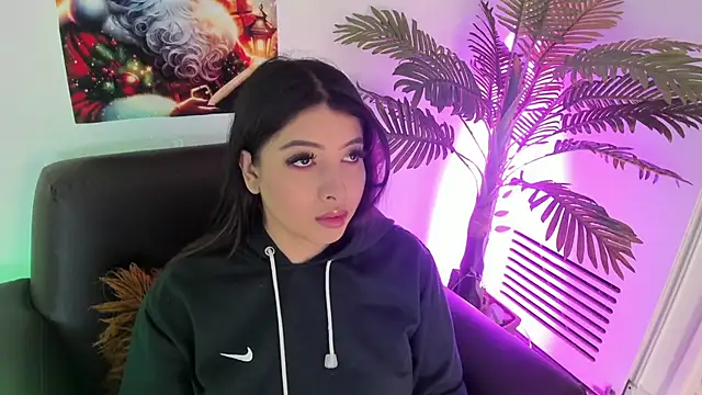 Miia Thompsonn online show from December 3, 2024, 3:09 am